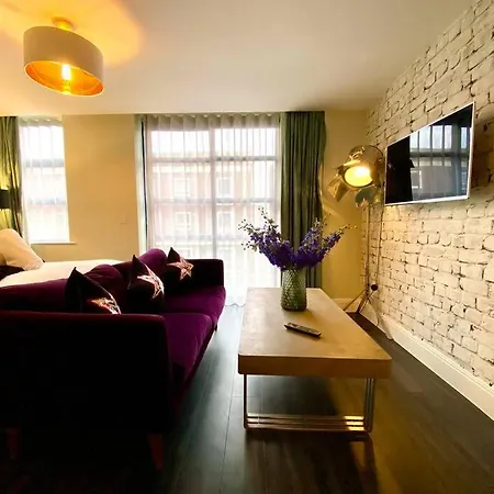 Stunning Apartment Suite - Free Parking & Wifi! Poole Esterno foto