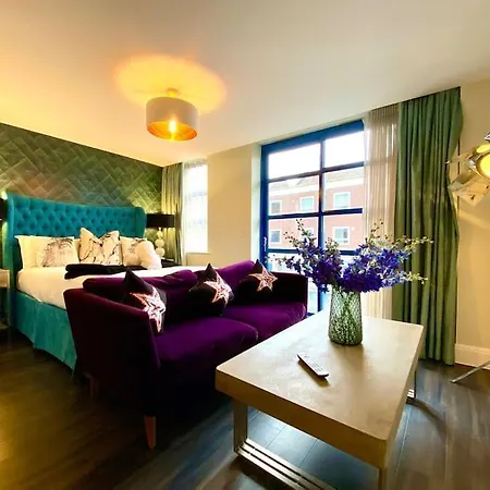 Stunning Apartment Suite - Free Parking & Wifi! Poole Esterno foto