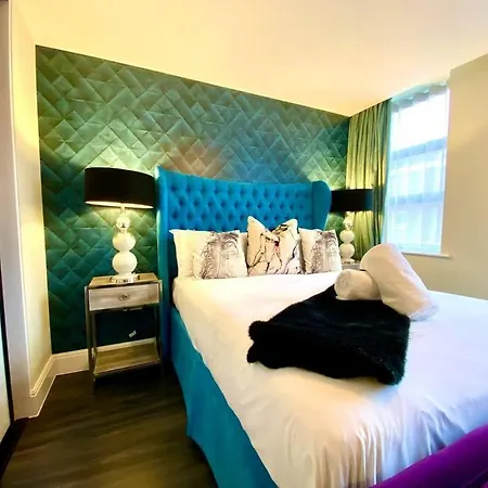 Stunning Apartment Suite - Free Parking & Wifi! Poole Esterno foto