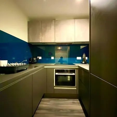 Stunning Apartment Suite - Free Parking & Wifi! Poole Esterno foto