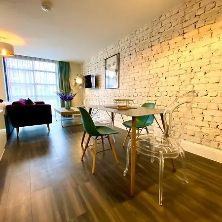 Stunning Apartment Suite - Free Parking & Wifi! Poole Esterno foto