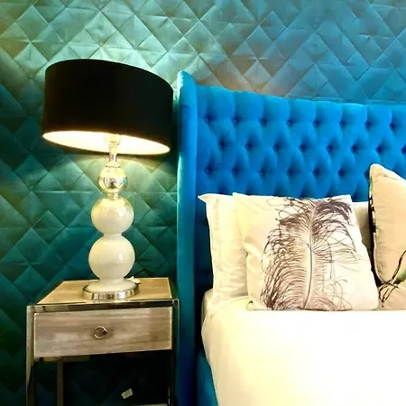 Stunning Apartment Suite - Free Parking & Wifi! Poole Esterno foto