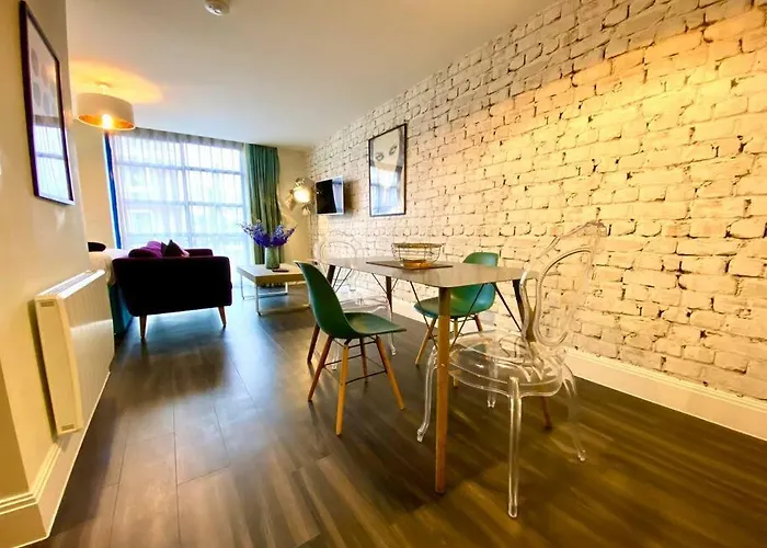 Stunning Apartment Suite - Free Parking & Wifi!