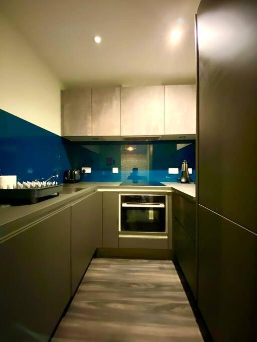 Stunning - Free Parking & Wifi! Apartamento